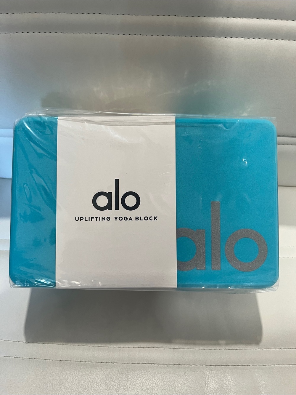 ALO‎ Yoga Uplifting Block in Bright Aqua